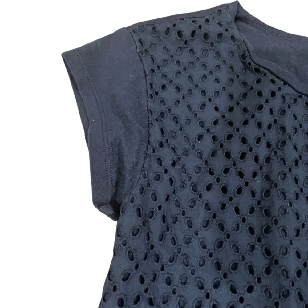 Gap kids navy eyelet crew neck Tshirt. Girls size L.